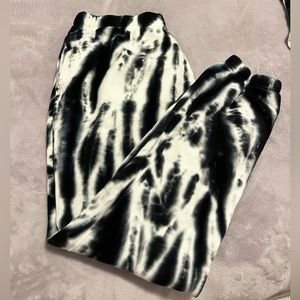 Good American tie dye sweatsuit